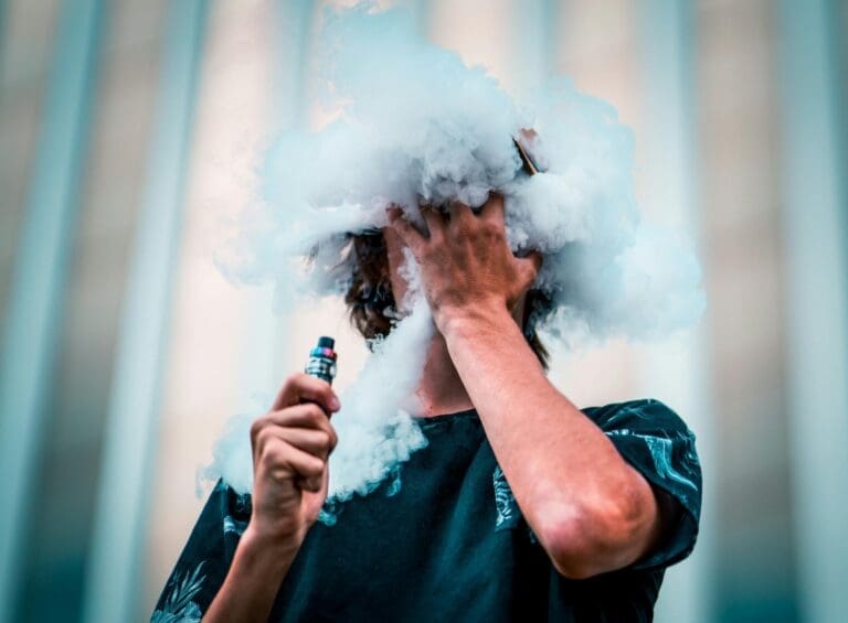 Upfluence image, vaping, men vaping